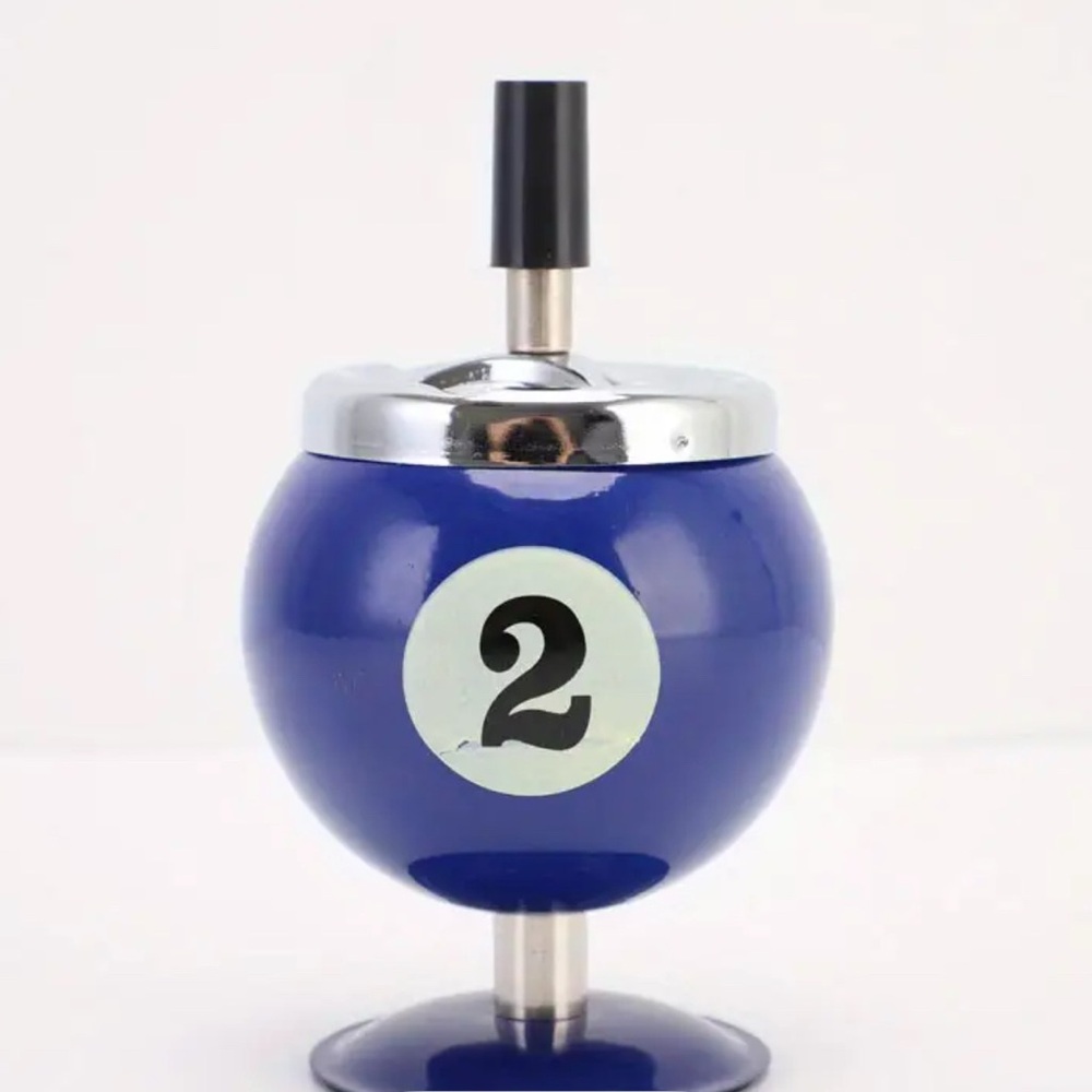 Reproduction Pool Billiards Hall Black Retro eight no 2 Ashtray